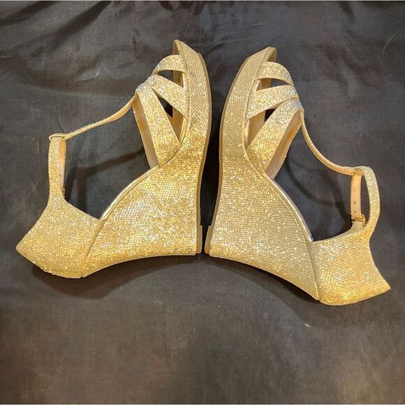 BRAND NEW DE BLOMSSOM COLLECT GLITTER RHINESTONE T-STRAP PLATFORM WEDGE SANDALS - Picture 12 of 16